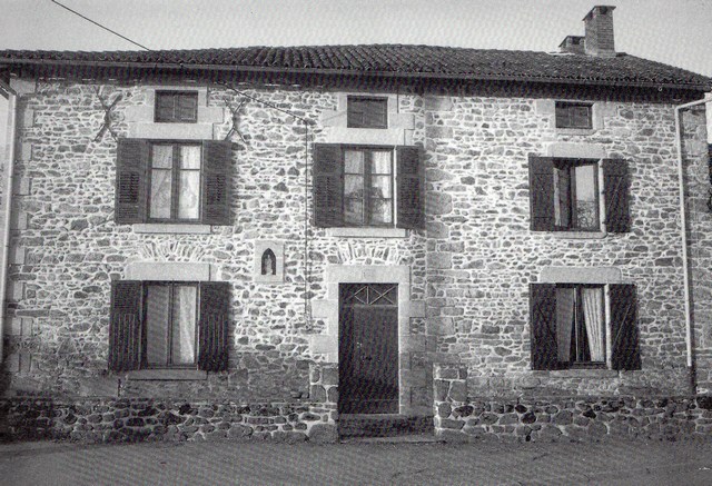 Maison de l’abbé Rousseau, Chaptelat. Ancien internat du "Pensionnat d’Eloi". Crédit photo Mémoire de Nieul et Alentours