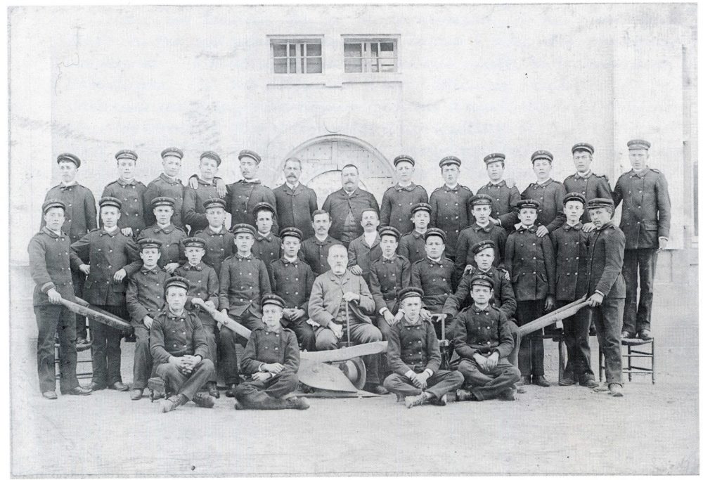 1890, Anatole de Bruchard et ses élèves